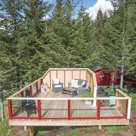 Amazing In Leknes With Kitchen Feriehus Leknes