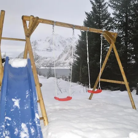 Amazing In Leknes With Kitchen Feriehus