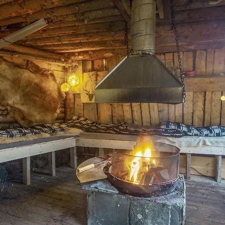 Amazing In Leknes With Kitchen Tatil Evi *